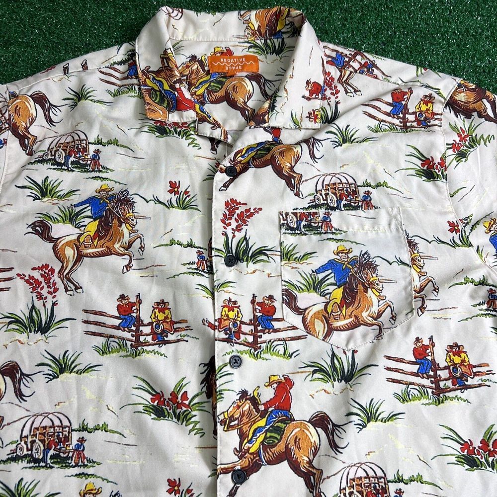 Negative Space Cowboy Western Wagon Horse Button Short Sleeve Shirt Mens Medium